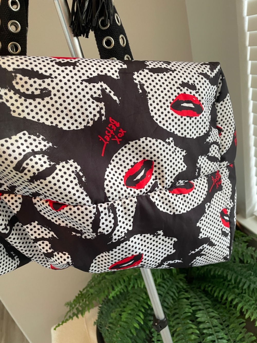 Betsey Johnson Vintage Marilyn Monroe Black & White Pop Art Tote - Picture 6 of 10